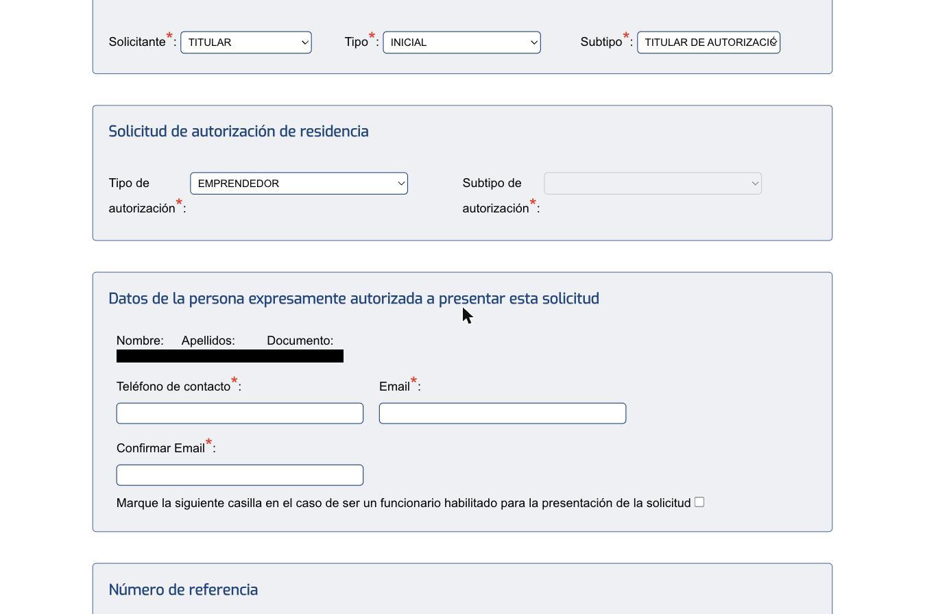 Экран с блоком Datos de la persona expresamente autorizada: поля Nombre, Apellidos, Documento подставлены автоматически из сертификата, ниже поля Teléfono de contacto, Email, Confirmar Email